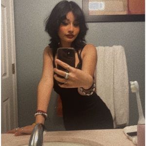 Meet your Posher, Roxana